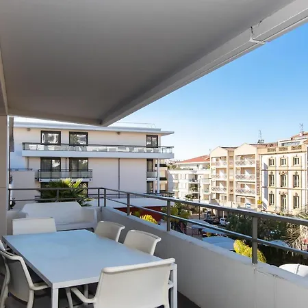 Renovated 2-br With Terrace And Pool Apartment *